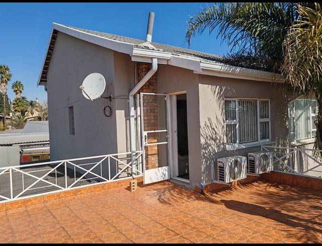 3 BEDROOM HOUSE FOR SALE IN LENASIA EXT 1
